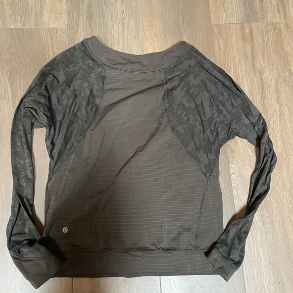 Lululemon EUC long sleeve top size 4 olive green - Picture 4 of 4